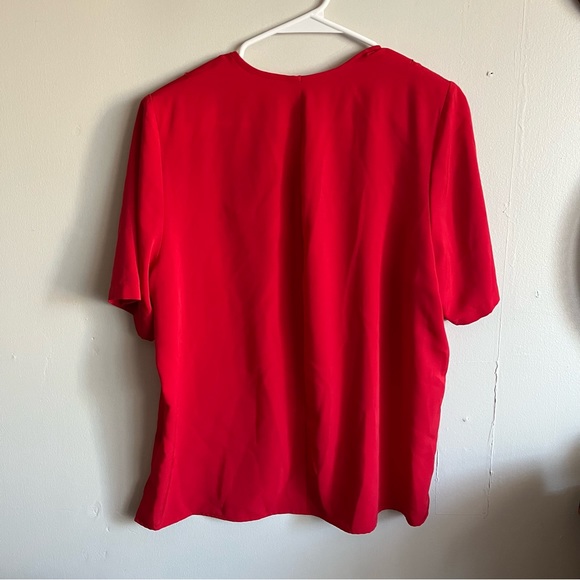 3/$40 Vintage C & A Red Short Sleeve Blouse with cut out flower design Size 16 - Picture 2 of 6